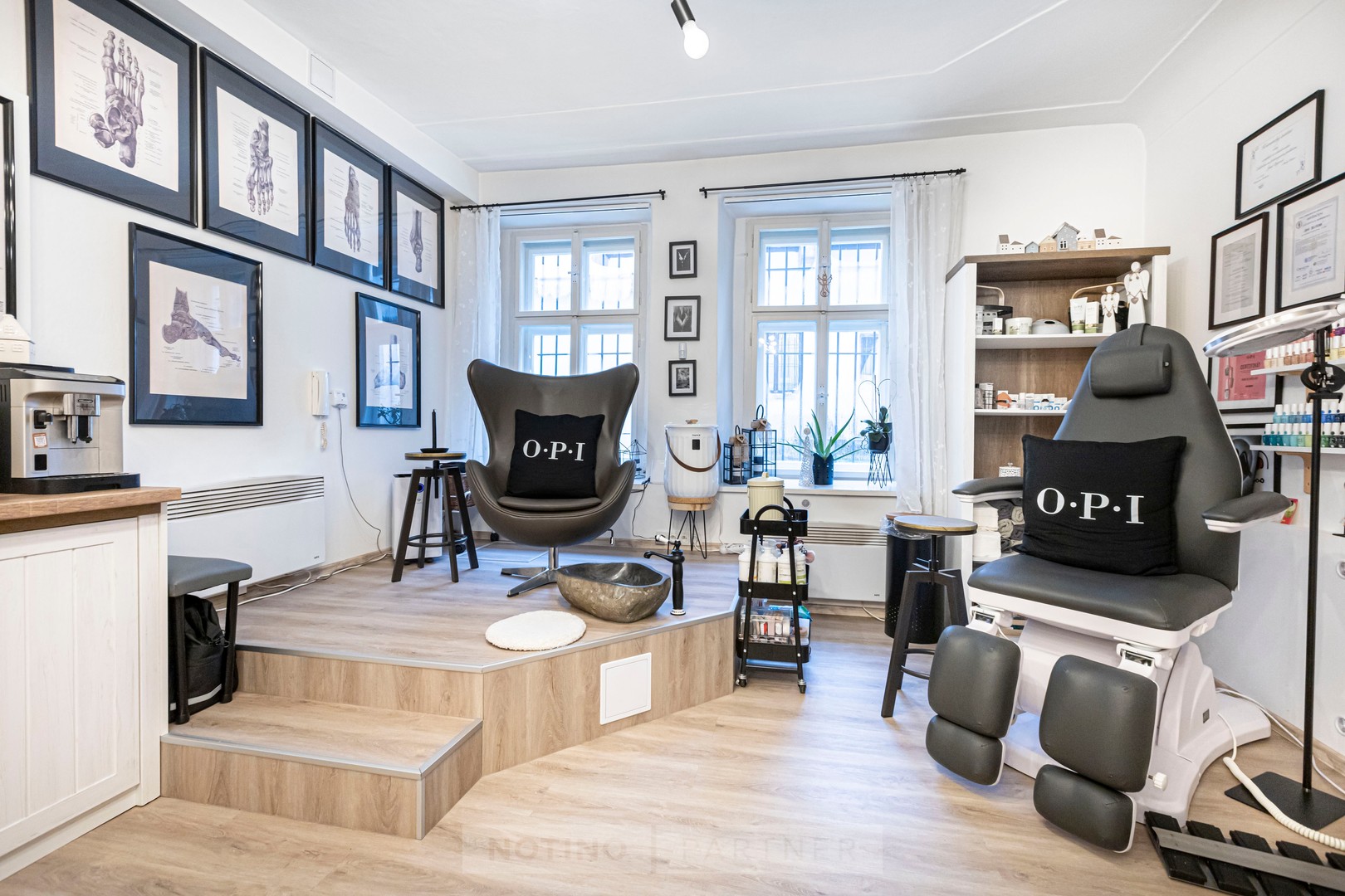 Dvě ošetřovací zóny Andělského pedikérského salonu